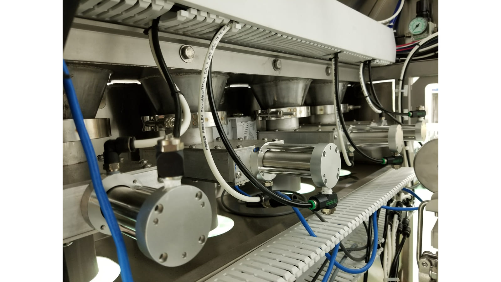 504 Four Chute Bedding Dispenser - Photo 6