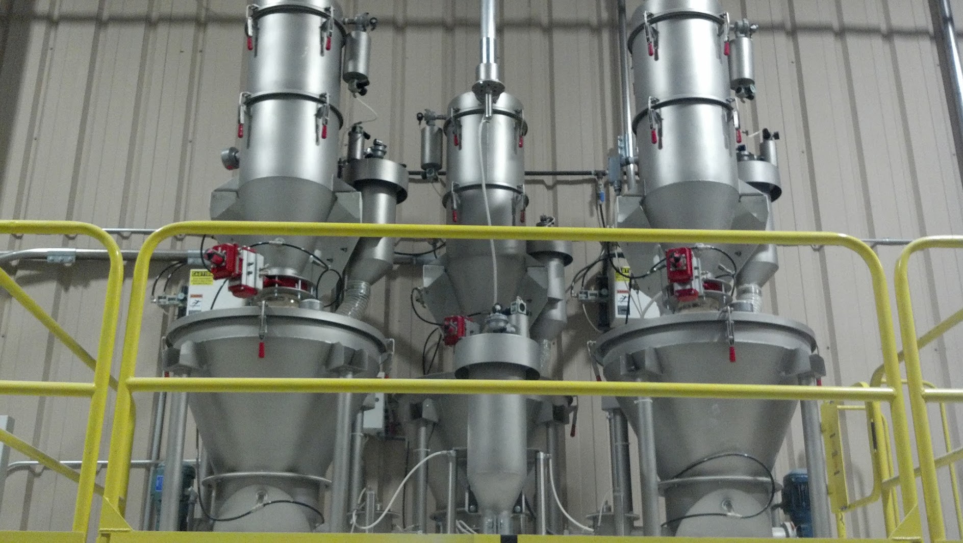 Vacuum dense phase conveying system installation